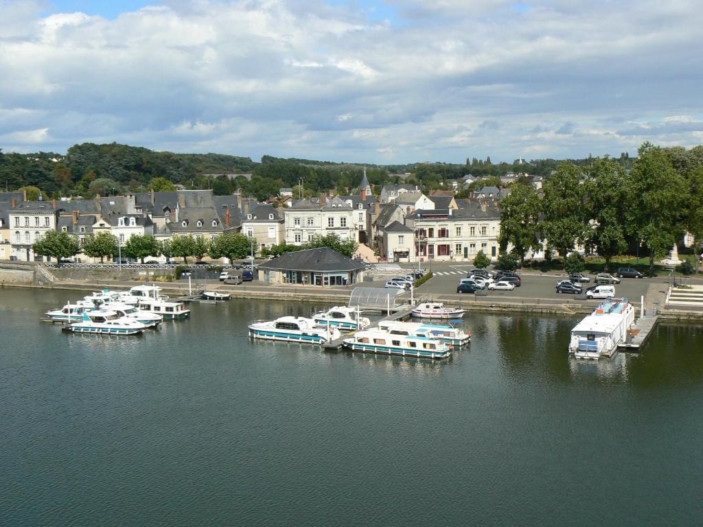 Hotel Saint Francois Precigne Soiree Etape Sur Demande Proche Sable-Sur-Sarthe ภายนอก รูปภาพ